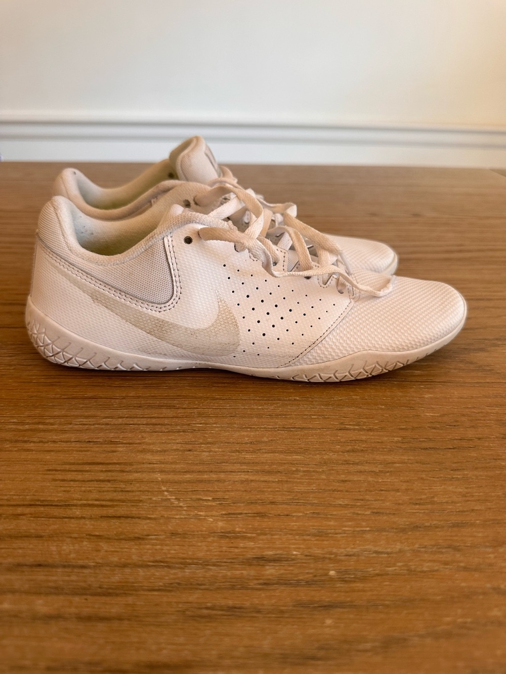 Nike Sideline IV Cheer Shoes White Women’s Size 6.5 943790